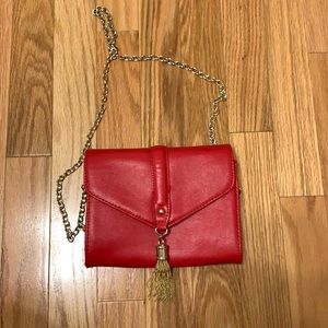 Red crossbody Guess clutch.